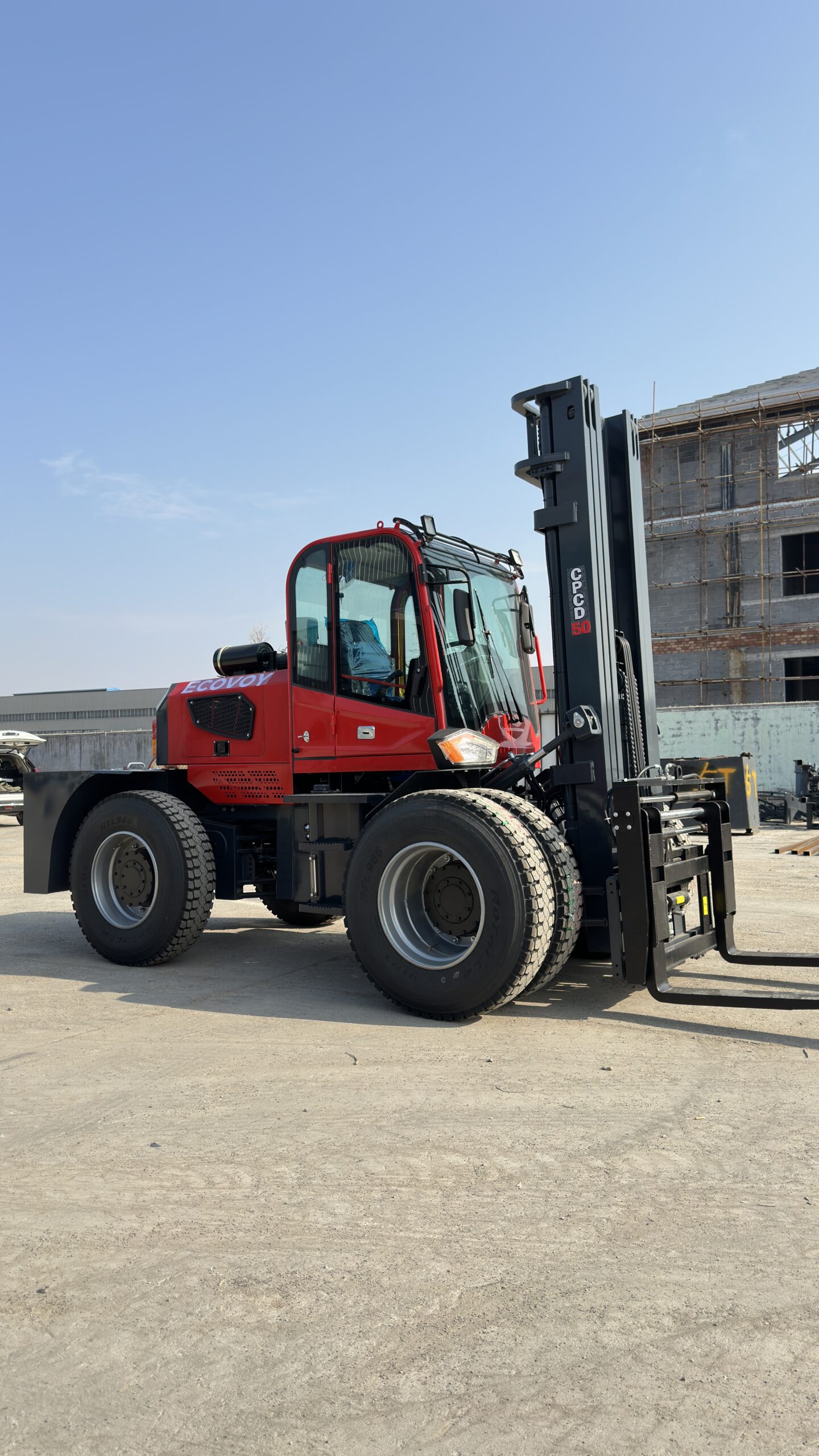 Rough Terrain Forklift(5.0Ton) - Image 3